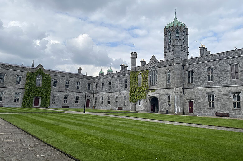 Galway The Quadrangle Building credit-瑞丽江的河水t